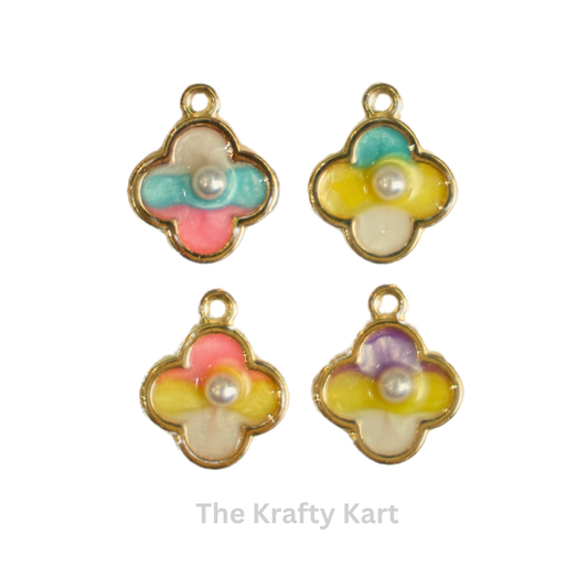 Charm - Vintage Pearl Clover